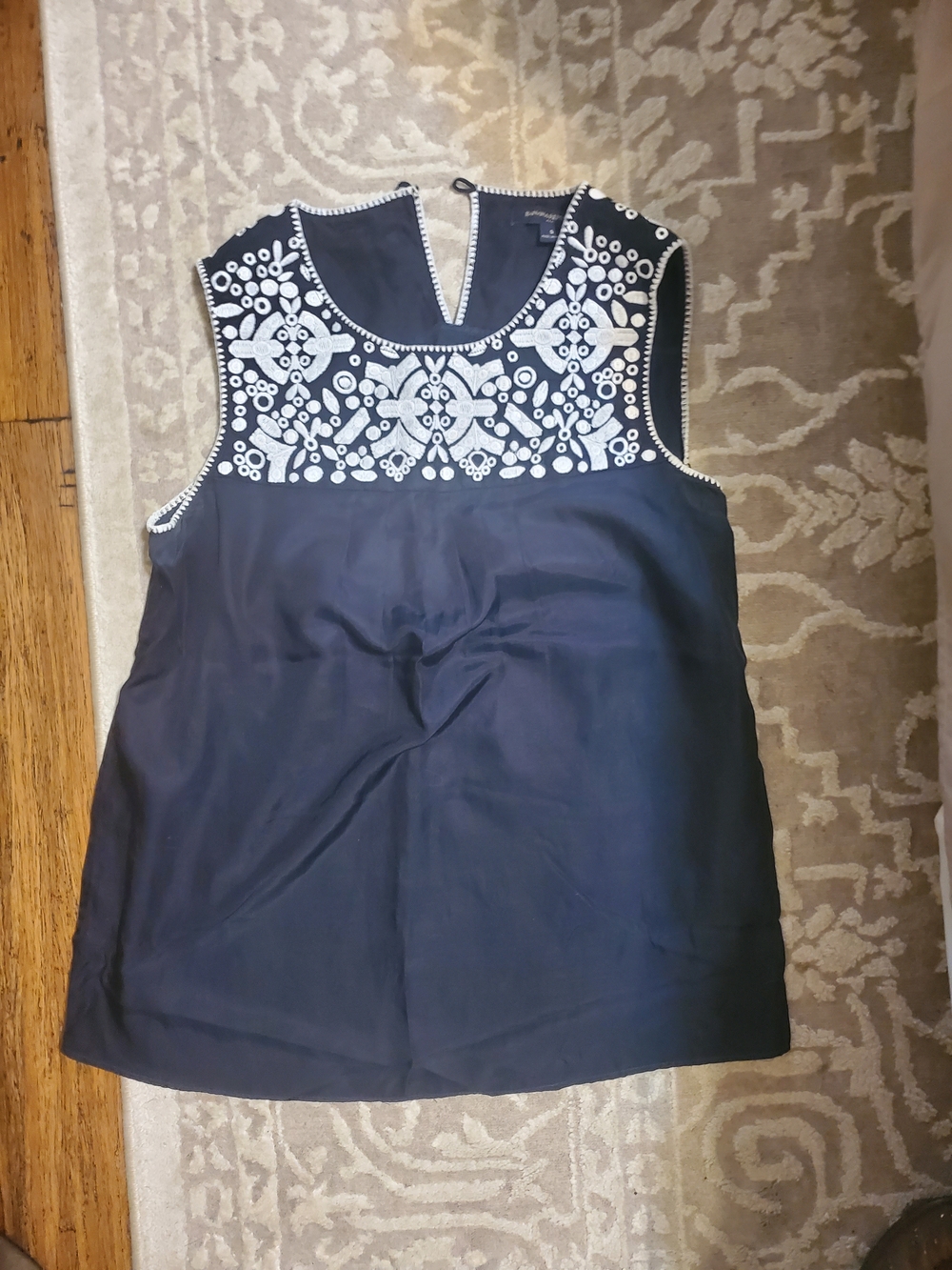 Navy Sleeveless Embroidered Yoke Top - White Embroidery Banana Republic S